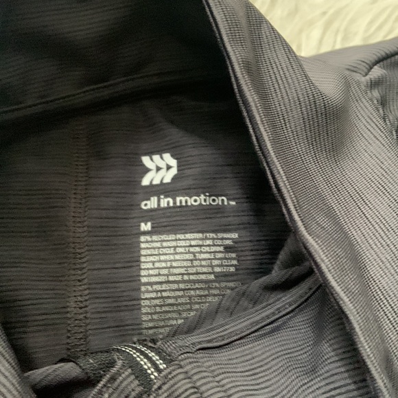 All in motion top size M - Picture 7 of 7
